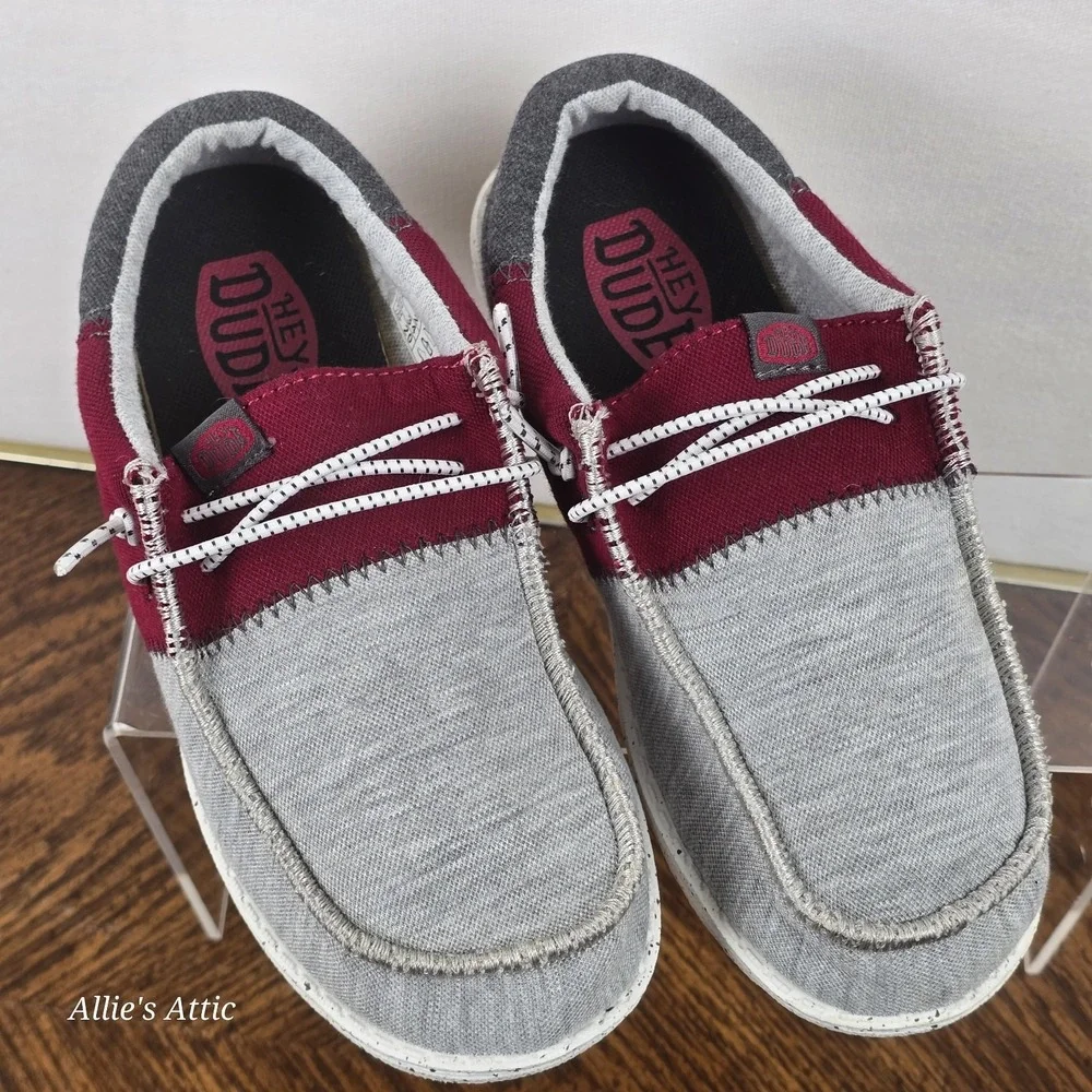 Hey Dude Wally Youth Tri Varsity Crimson Red Gray Size YT3 Summer Beach Casual‎
